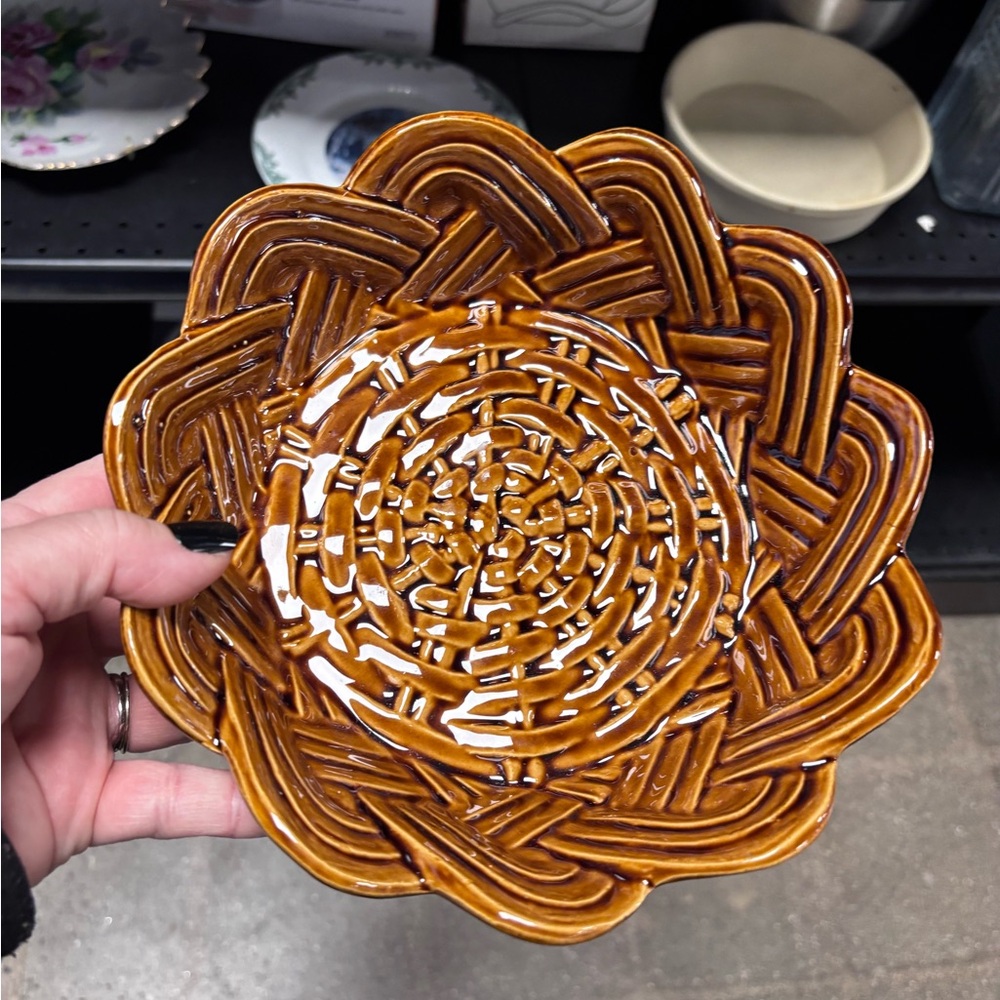 California Pottery JB24 Brown Ceramic Basket Bowl - Picture 3 of 4